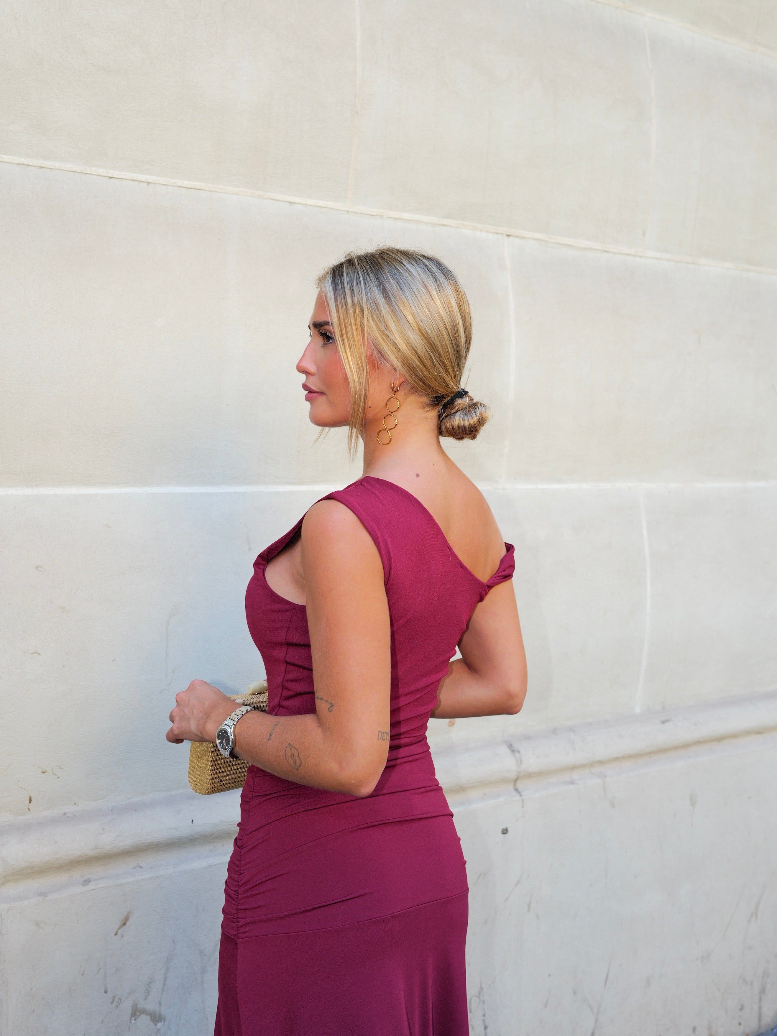 Robe à manches bandeau asymétrique bordeaux