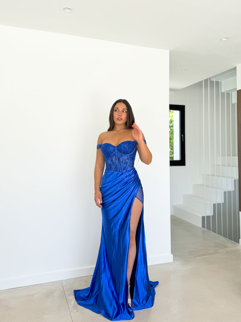 Robe en dentelle avec manches en satin klein