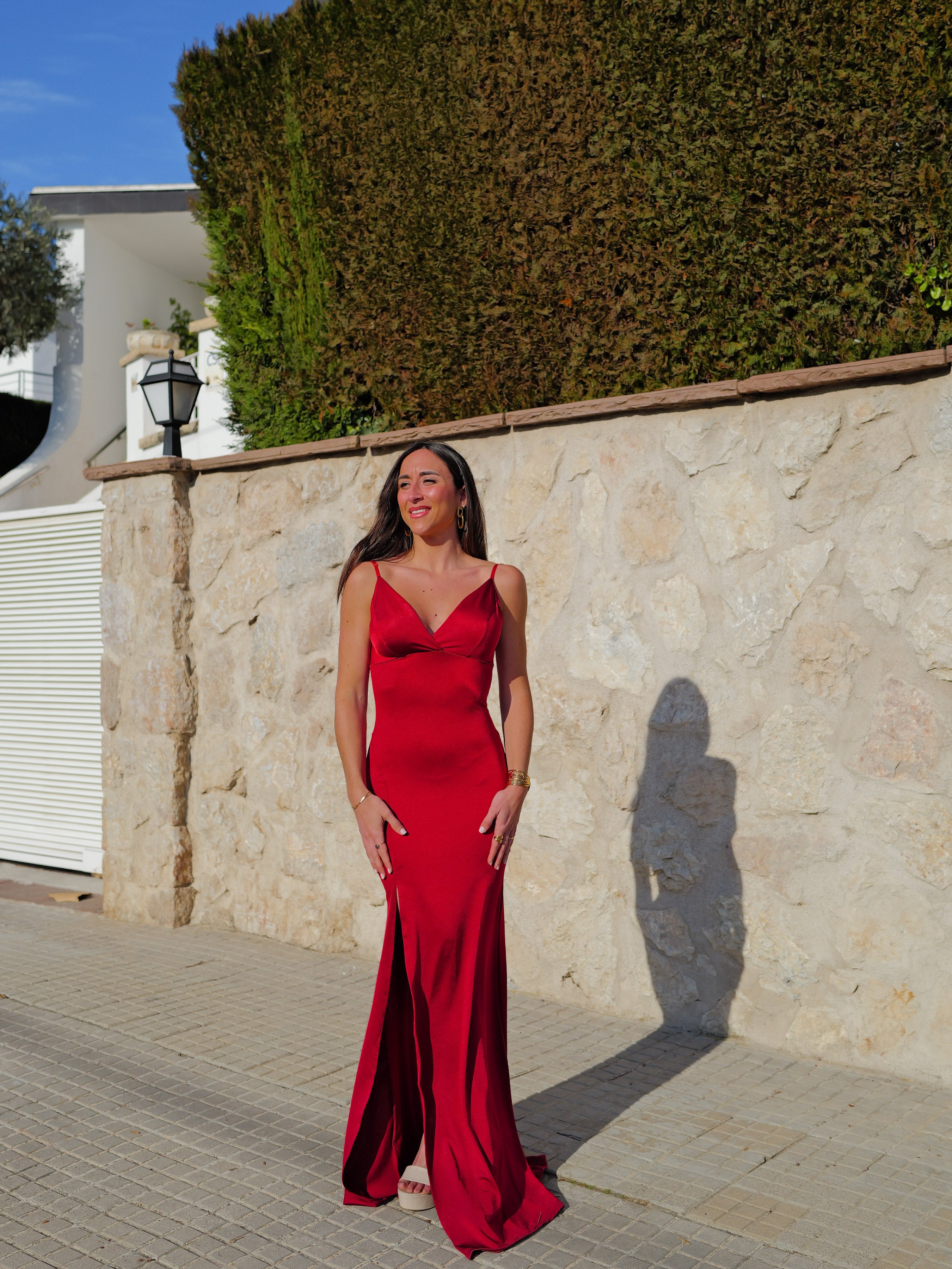 Robe de sirène rouge à bretelles dans le dos