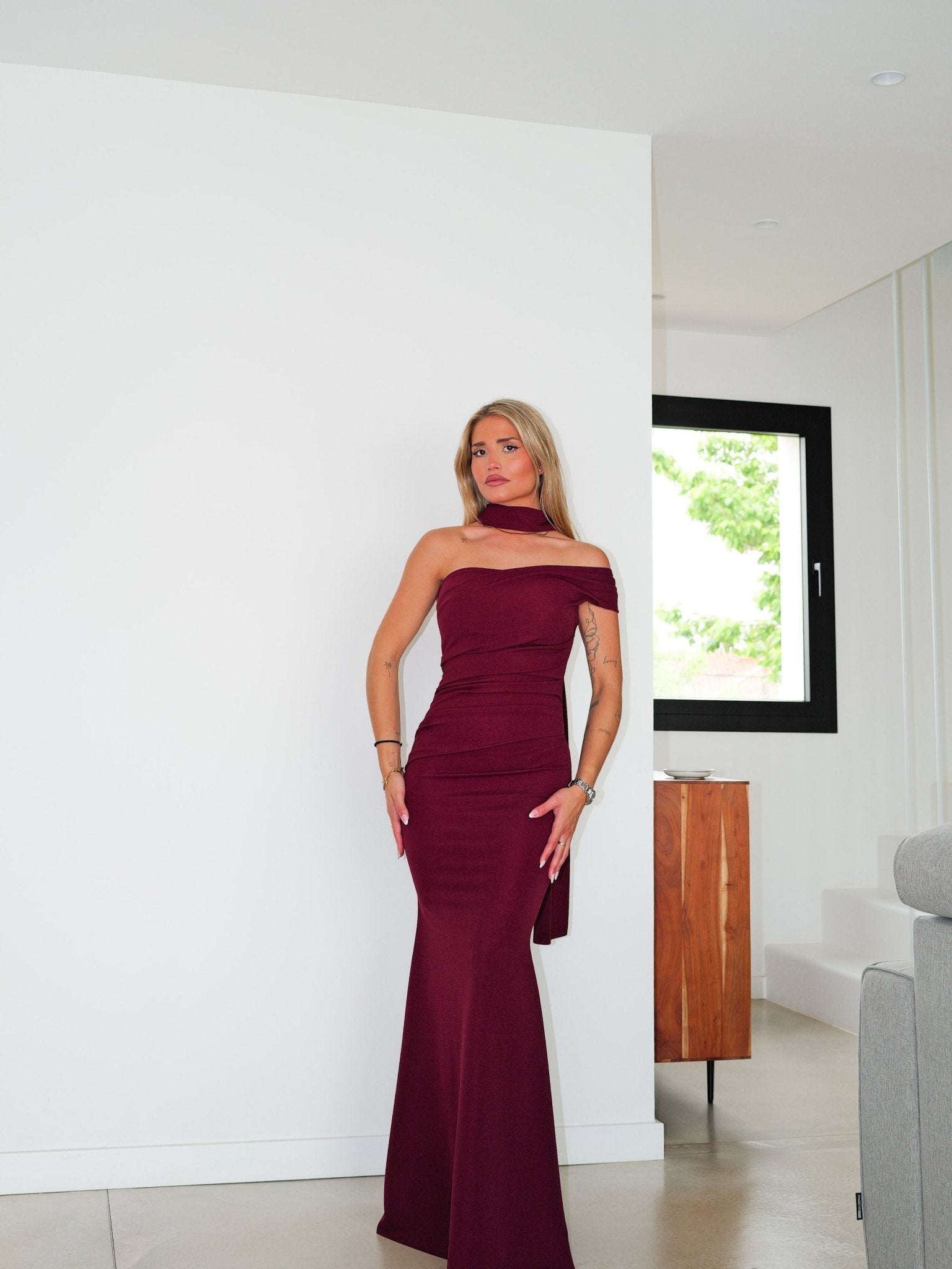 Robe à col roulé asymétrique bordeaux - SORELLAS