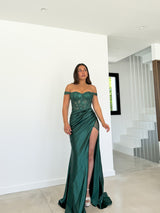 Robe en dentelle avec manches en satin bouteille