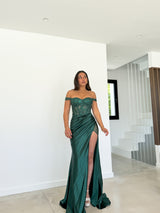 Robe en dentelle avec manches en satin bouteille