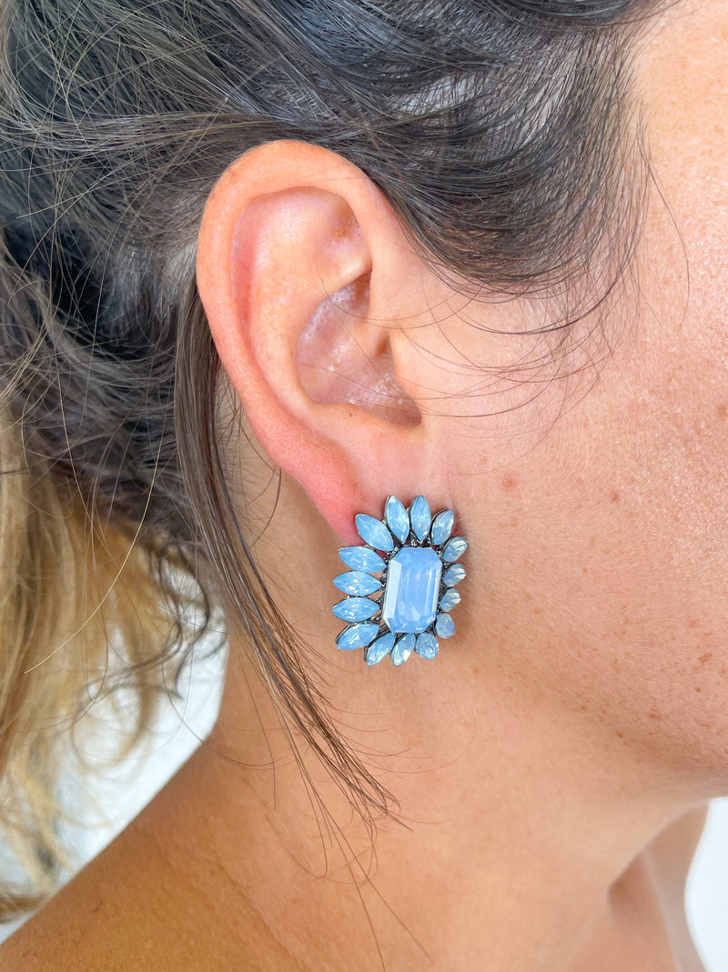 Boucles d'oreilles en pierre fleurie bleu clair