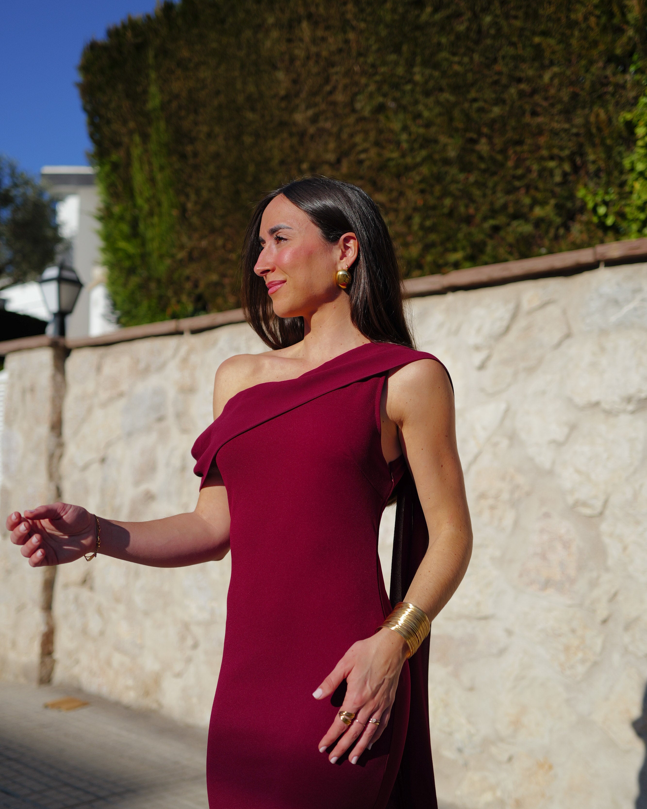 Robe longue asymétrique en mousseline de soie bordeaux