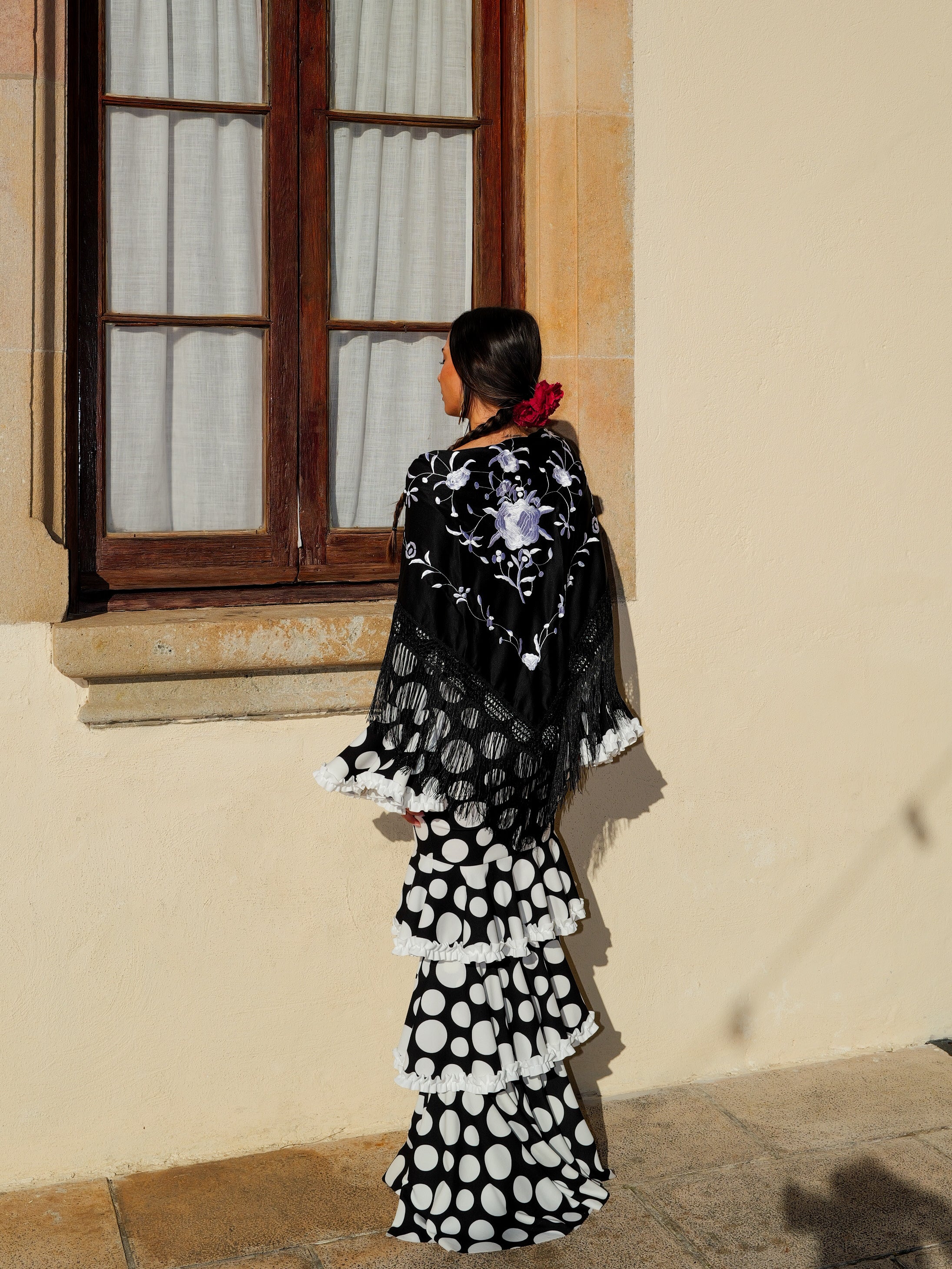 Robe flamenca à pois noirs et blancs