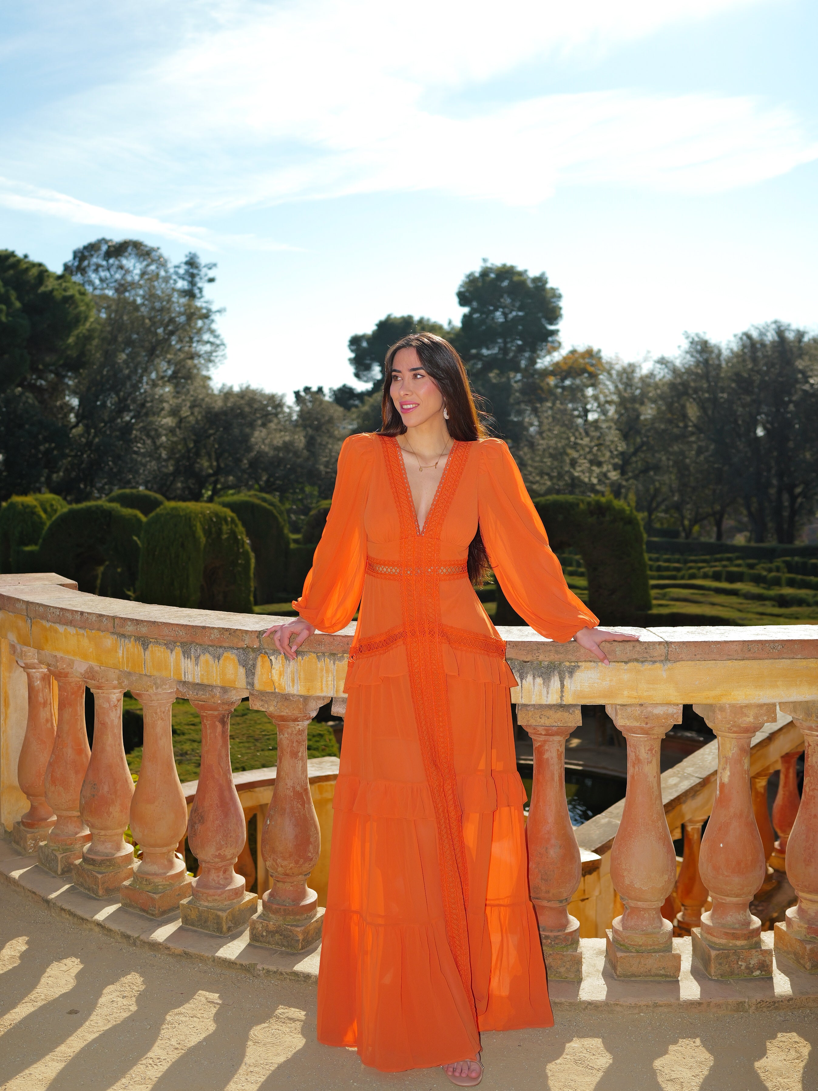 Robe à col en V brodée orange