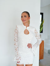 Mini robe ovale en dentelle blanche