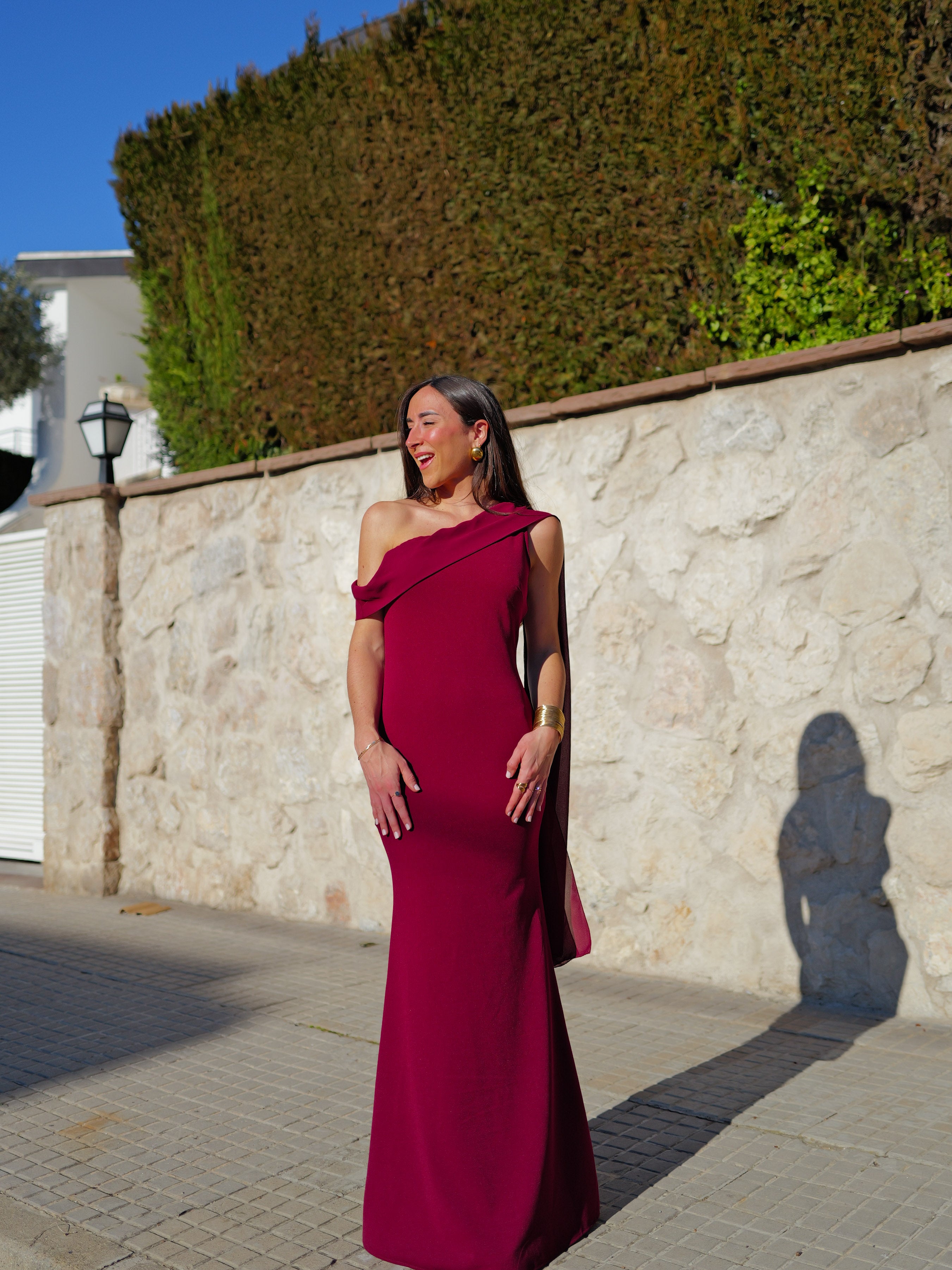 Robe longue asymétrique en mousseline de soie bordeaux