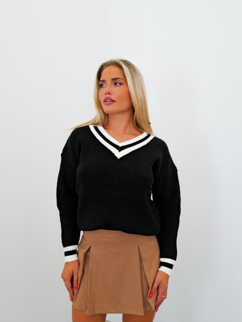 Pull à col en V bandes noires