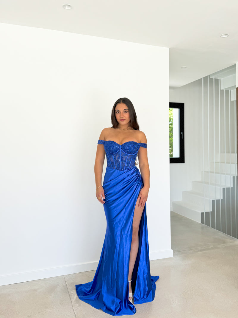 Robe en dentelle avec manches en satin klein