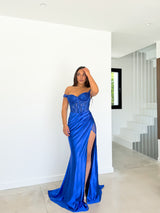 Robe en dentelle avec manches en satin klein