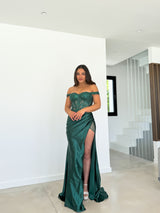 Robe en dentelle avec manches en satin bouteille