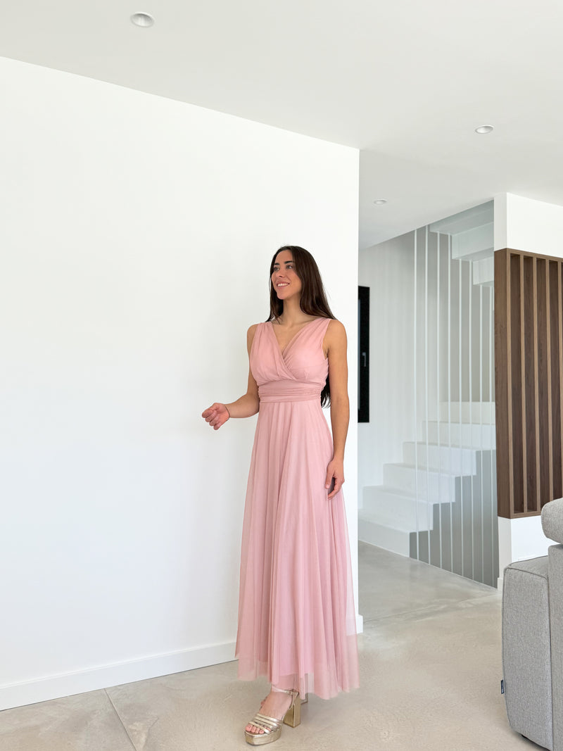 Robe en tulle rose à col en V