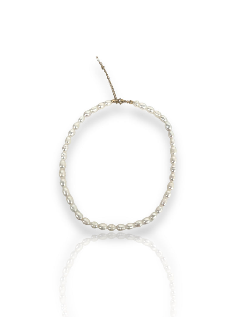 Collier de perles blanches