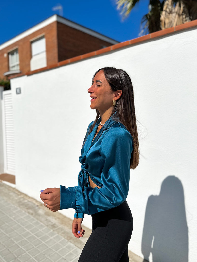 Blouse en dentelle de satin pétrole