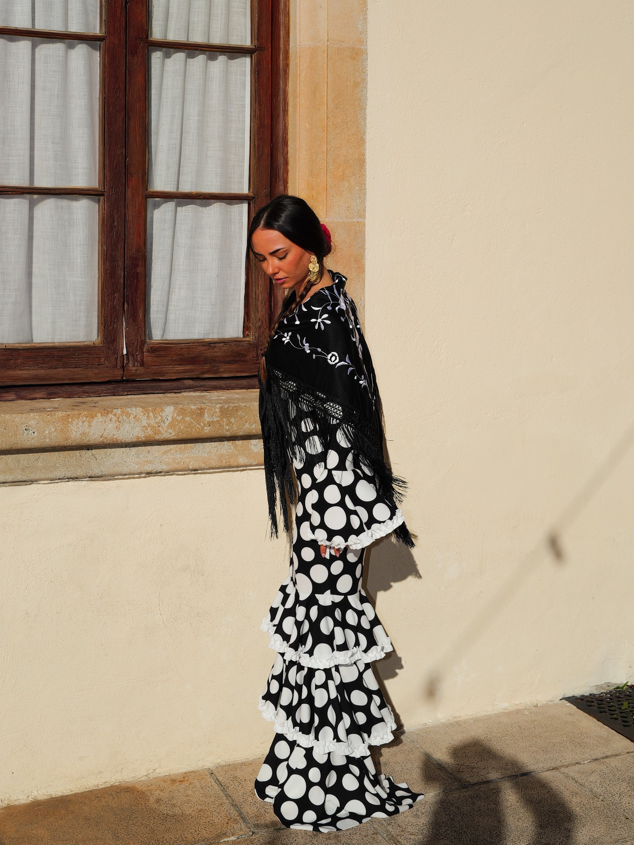 Robe flamenca à pois noirs et blancs