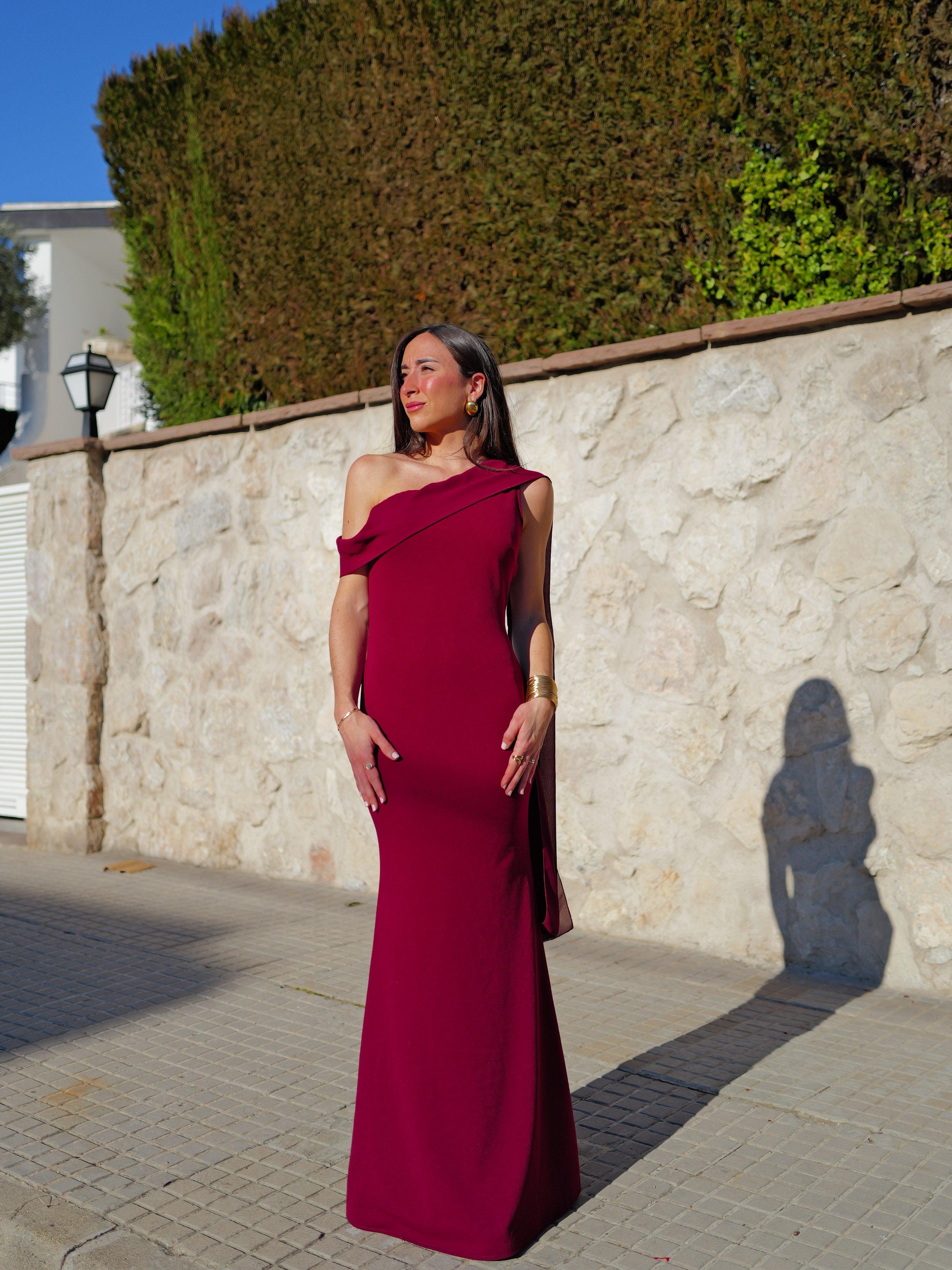 Robe longue asymétrique en mousseline de soie bordeaux