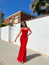 Robe longue avec queue rouge