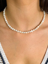 Collier de perles blanches