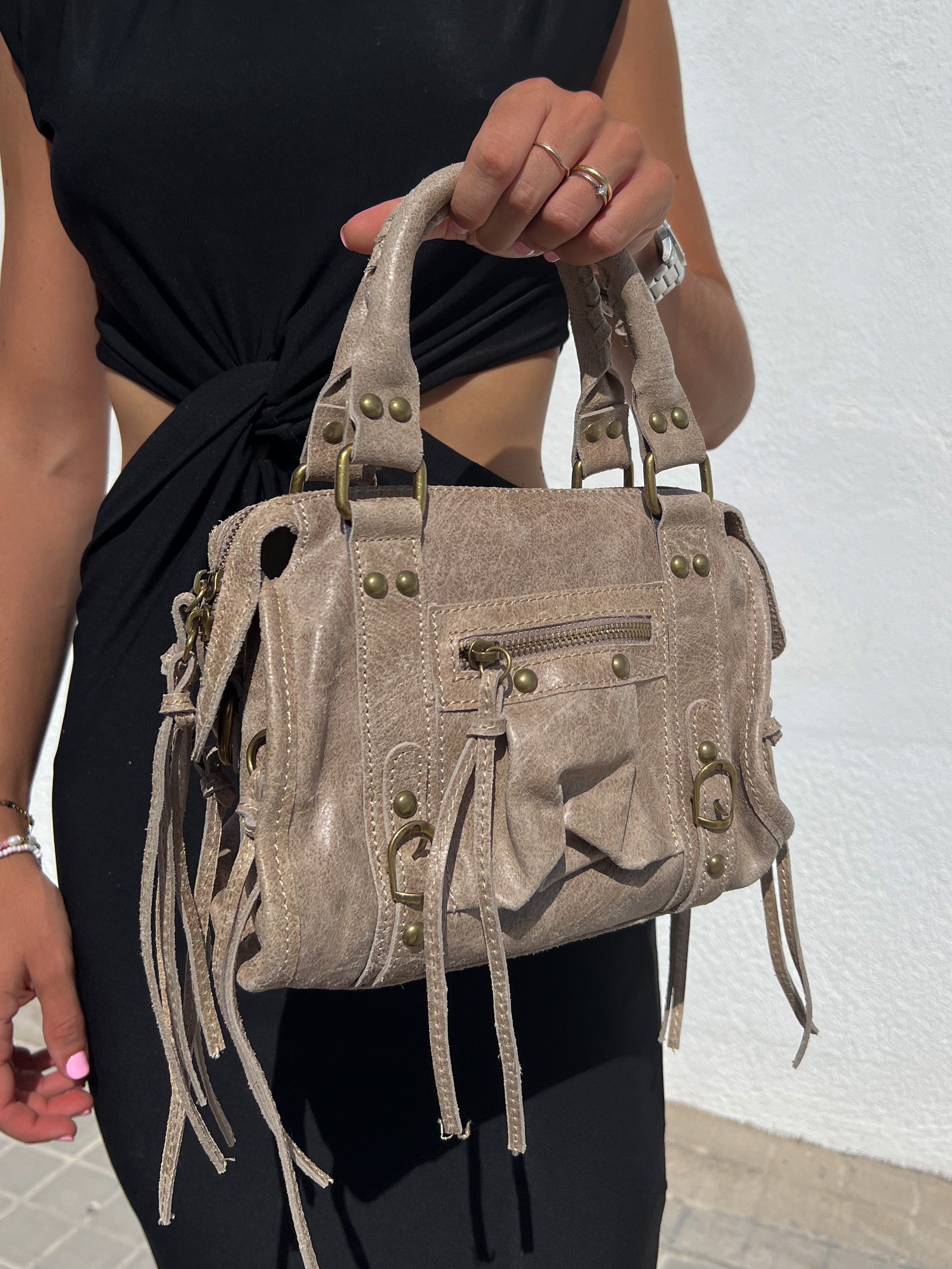 Sac à boucles en cuir mat beige