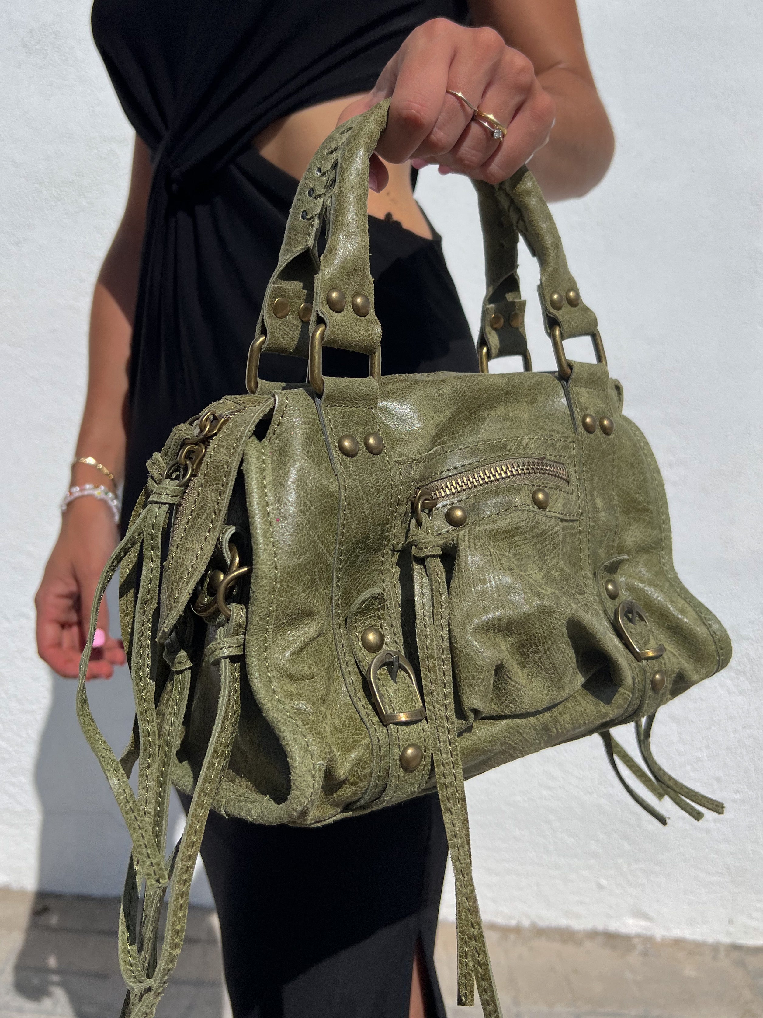 Sac à boucles en cuir mat kaki