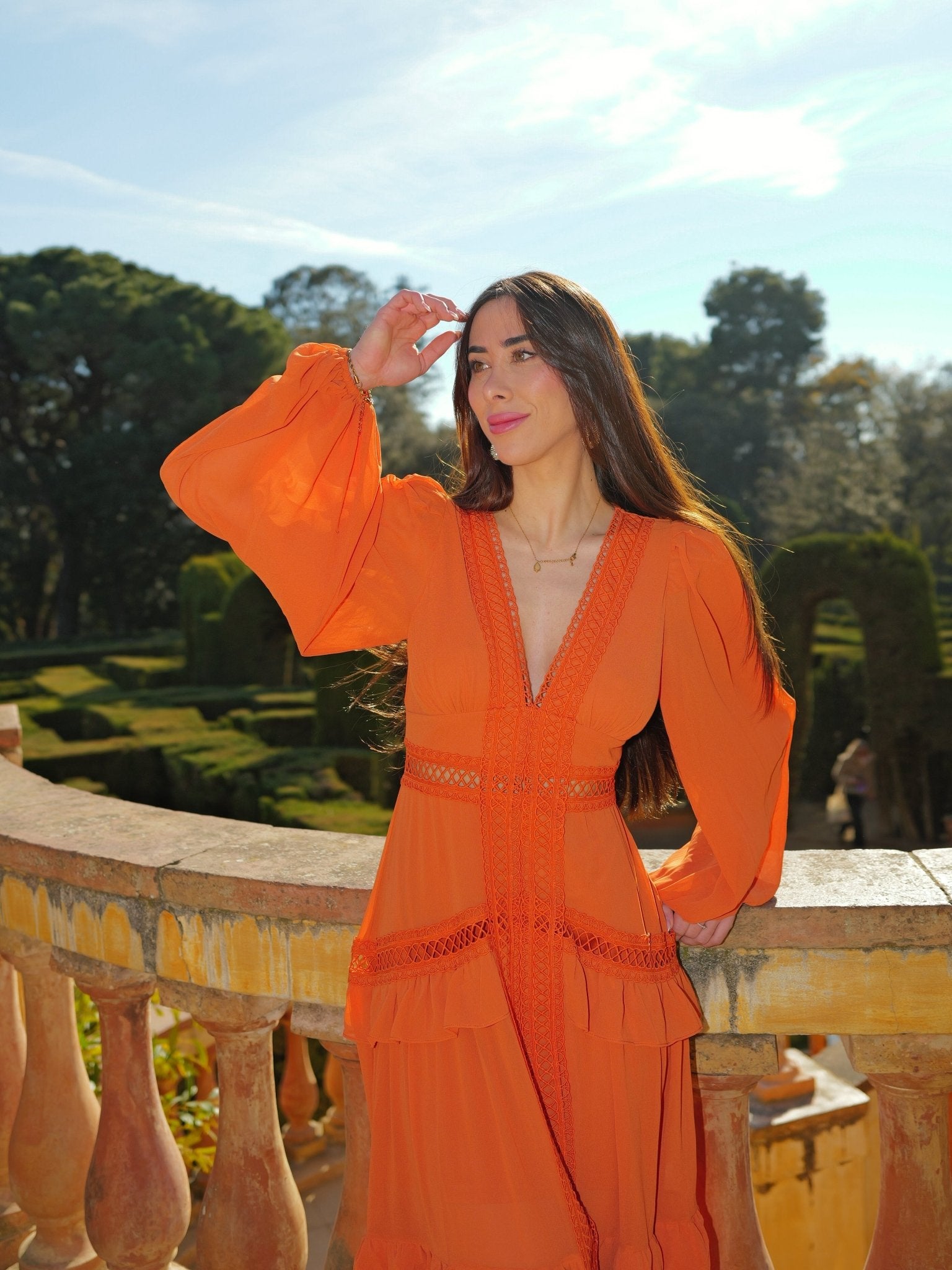 Robe à col en V brodée orange - SORELLAS