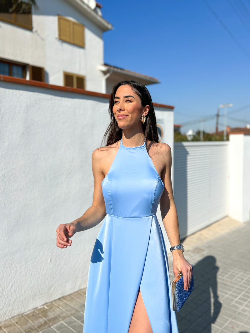 Robe dos nu en satin bleu clair