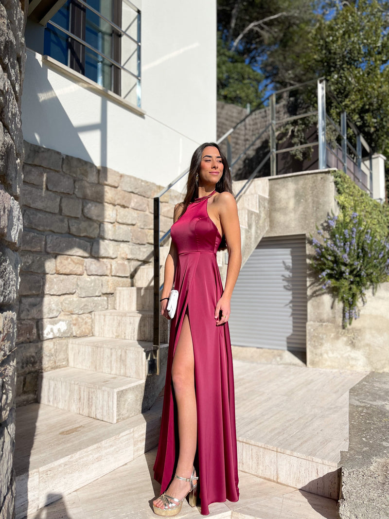 Robe dos nu en satin de Bourgogne