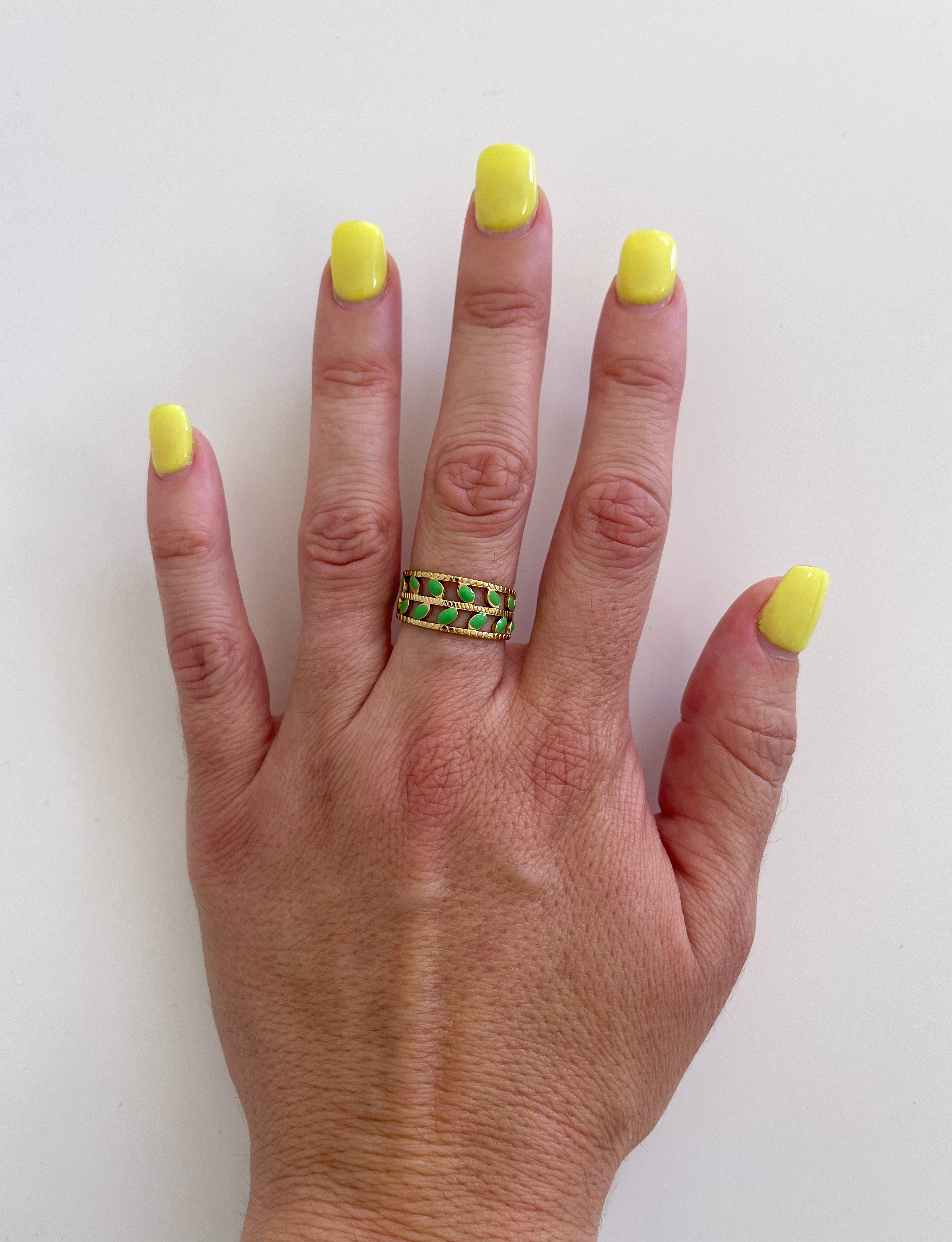 Bague verte à double chevron