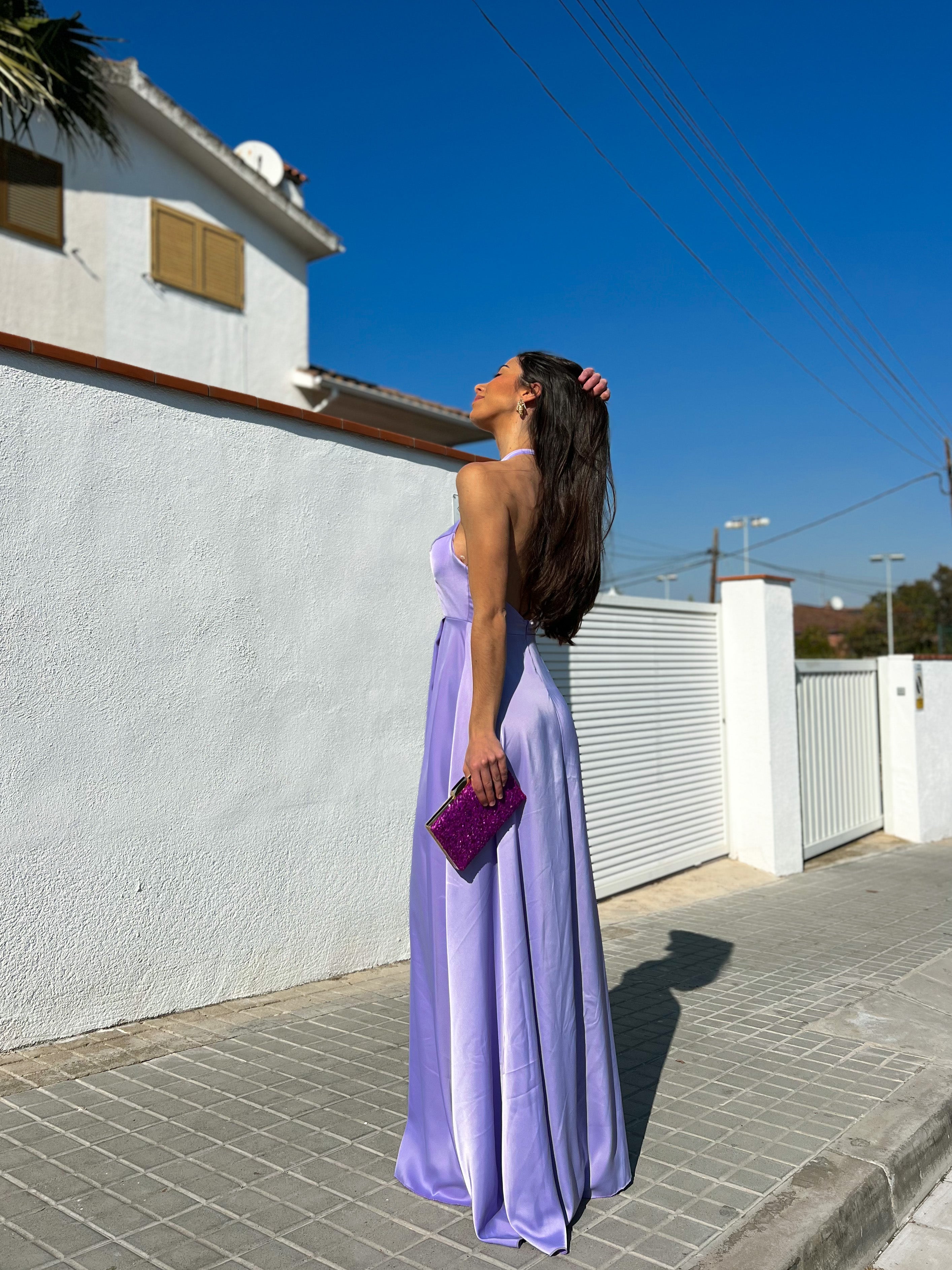 Robe dos nu en satin lilas