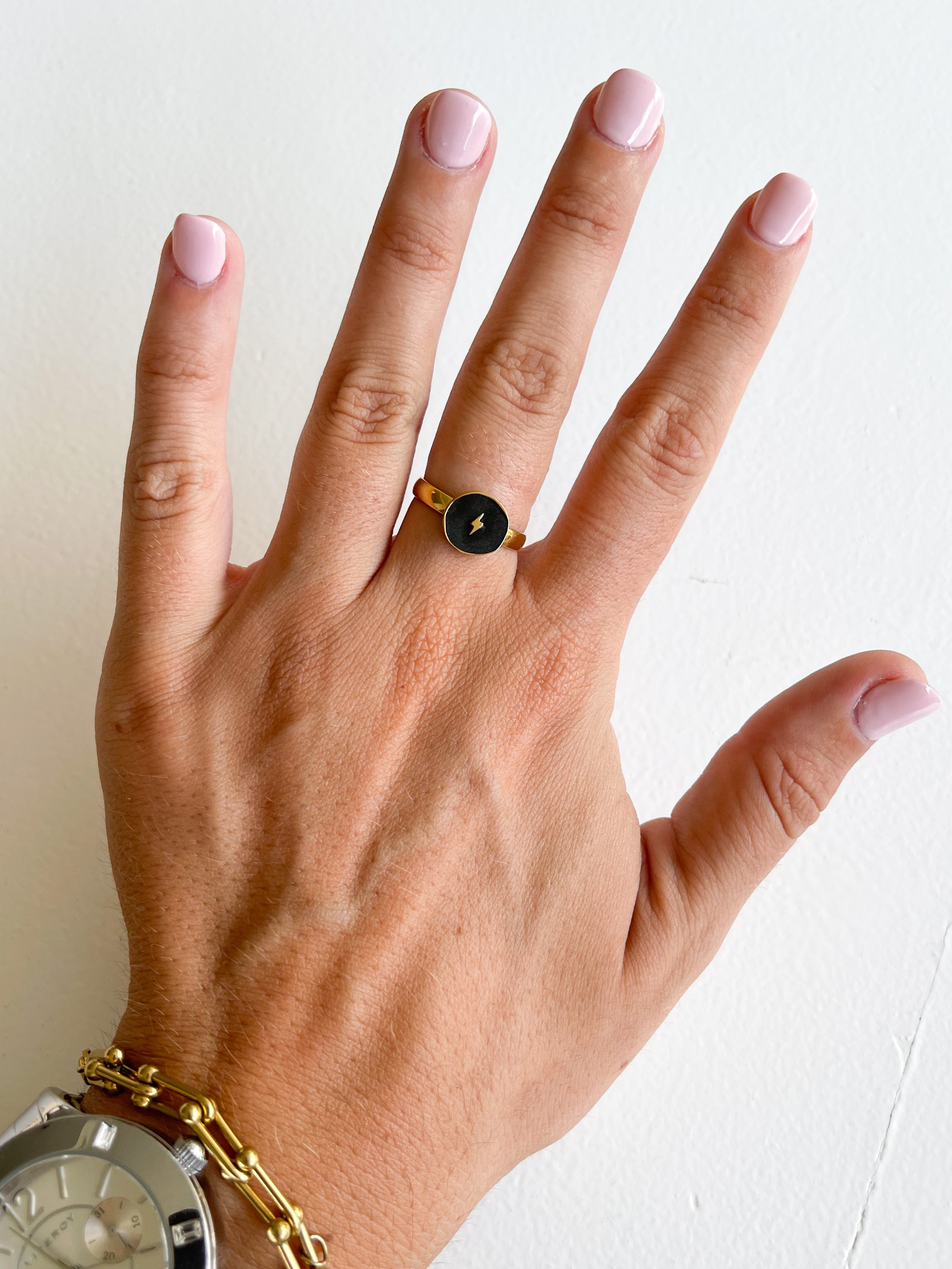 Bague en plaqué or avec éclair noir