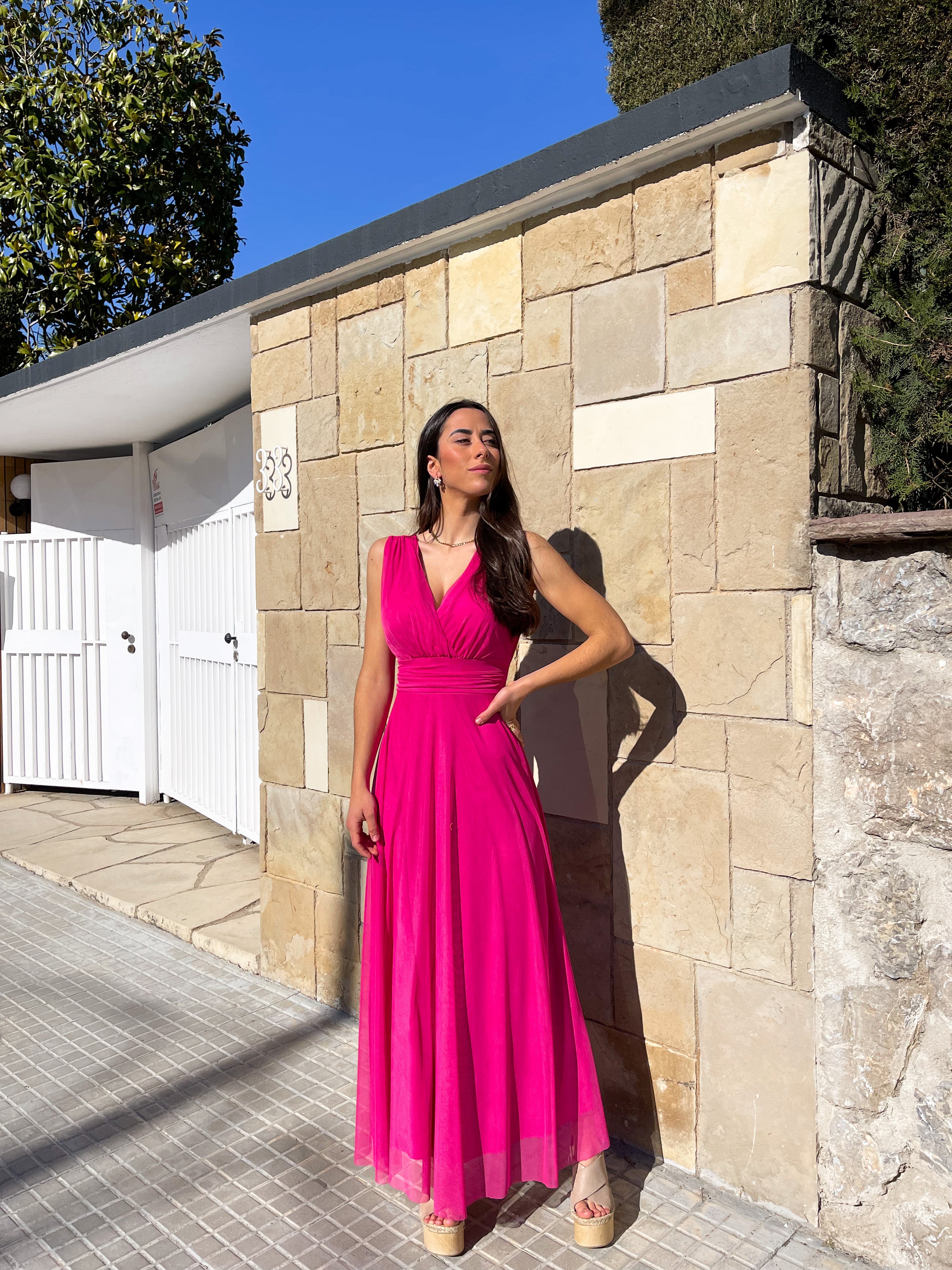 Robe en tulle fuchsia à col en V