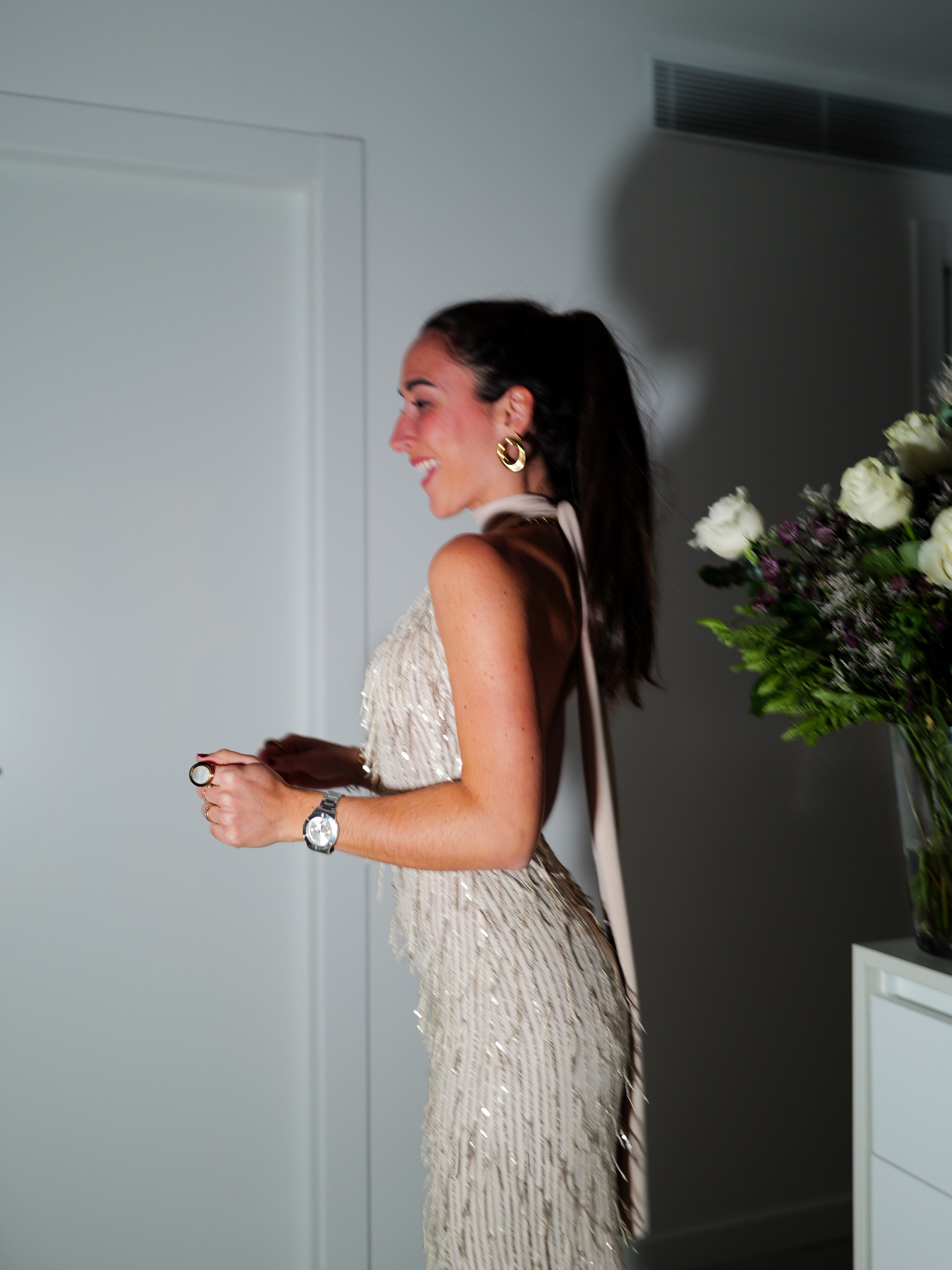 Tuta halter beige con frange e strass