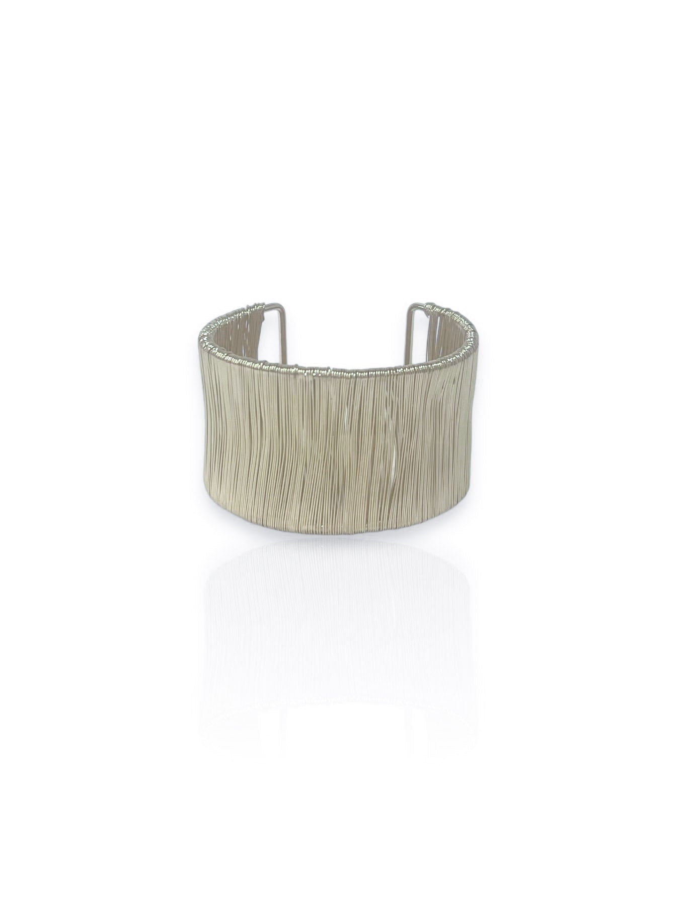 Bracciale con fili argentati