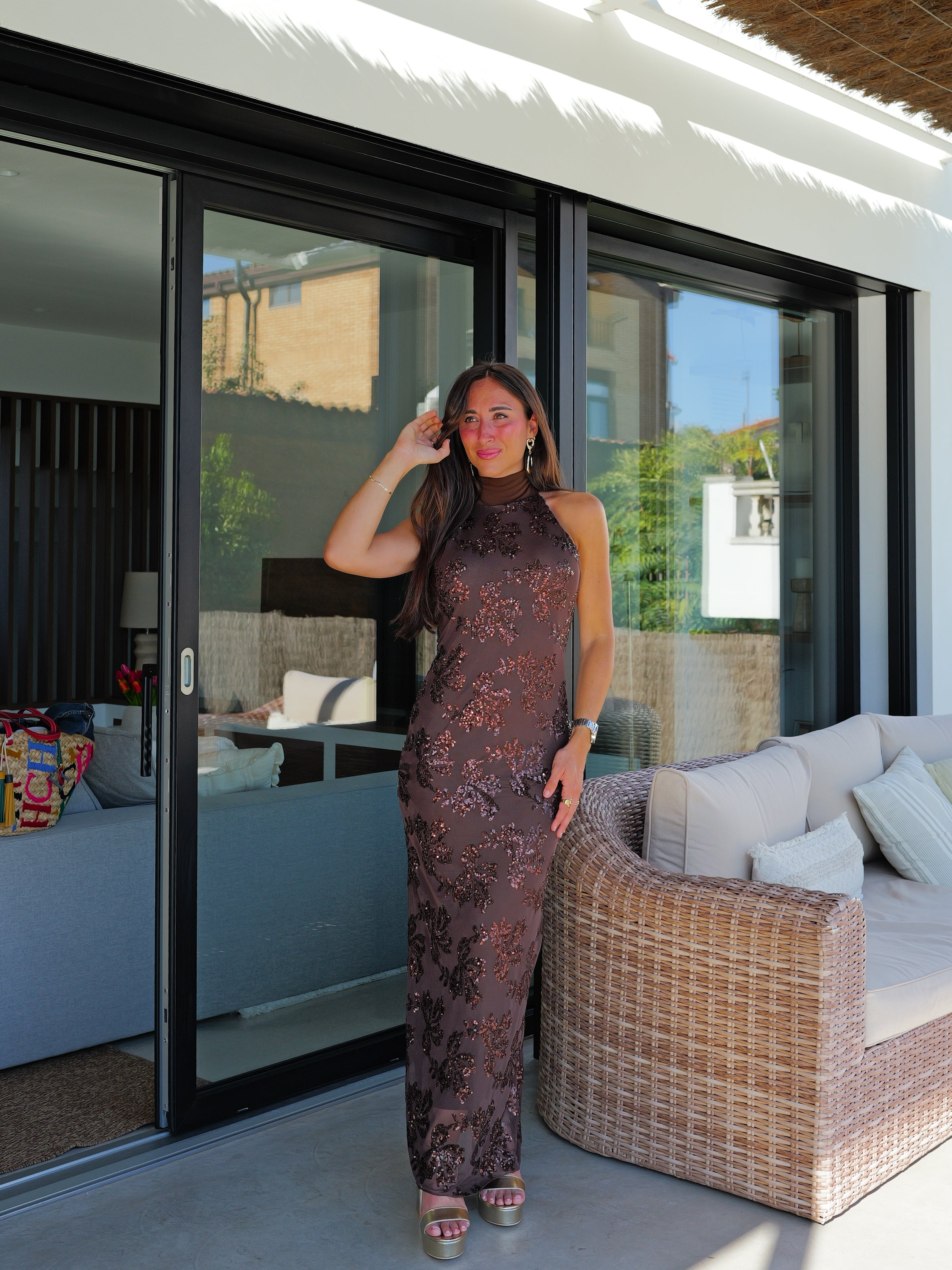 Abito in tulle con dettaglio halter color cioccolato