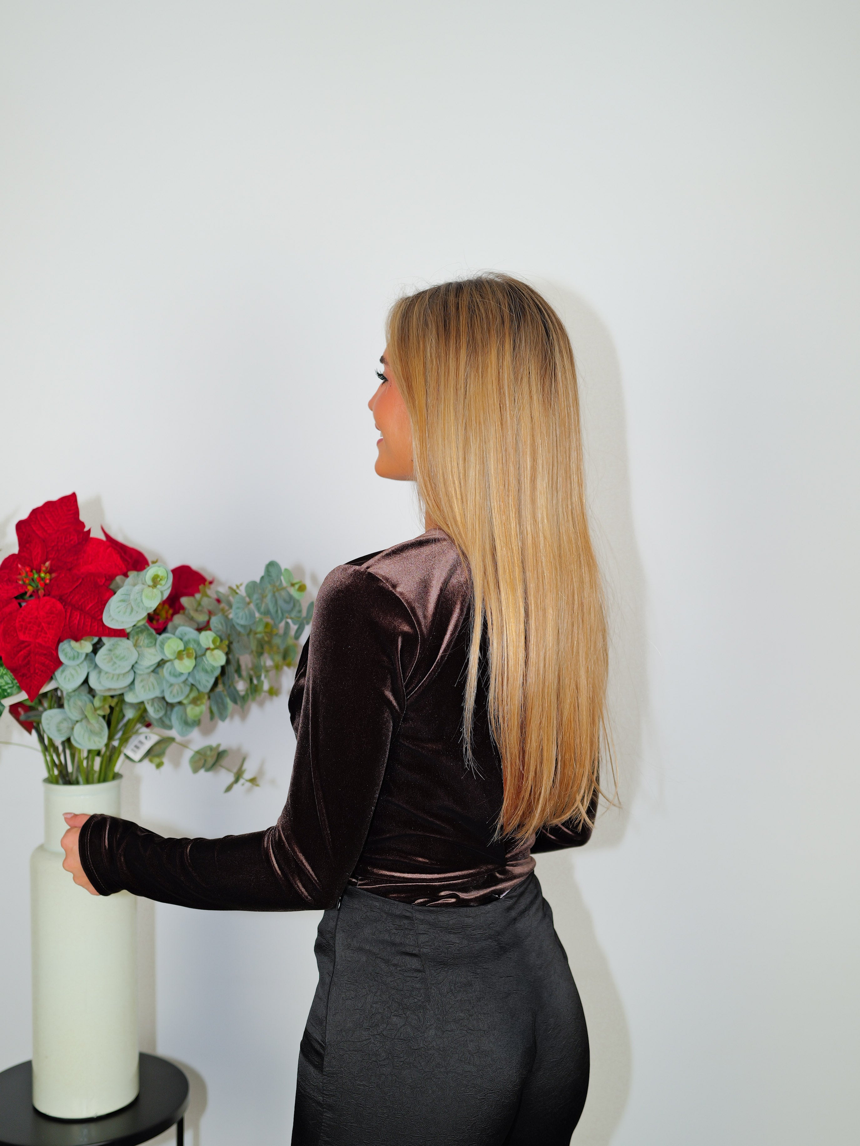 Body in velluto color cioccolato con scollo a V