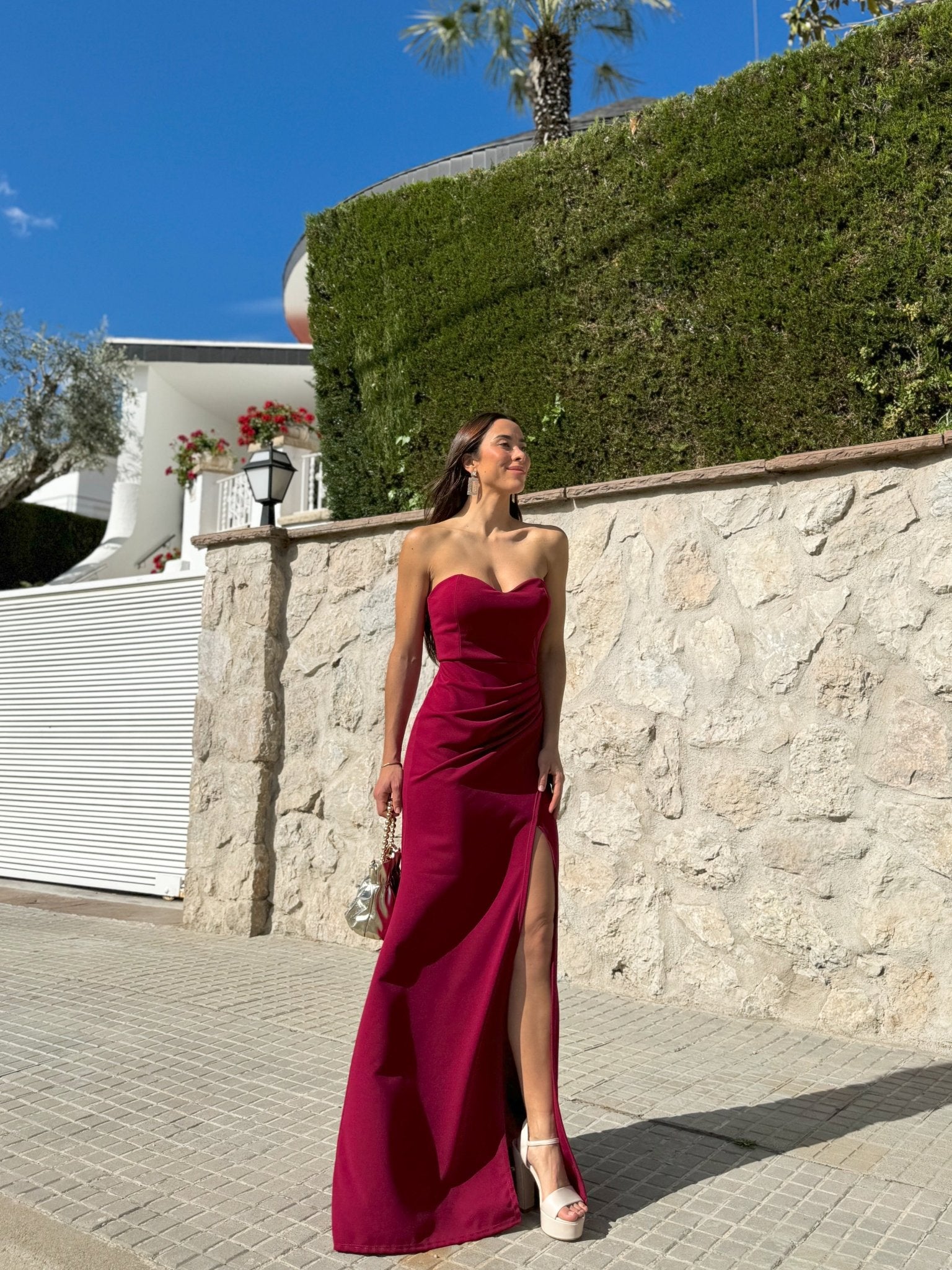 Abito aderente con scollo a cuore bordeaux - SORELLAS