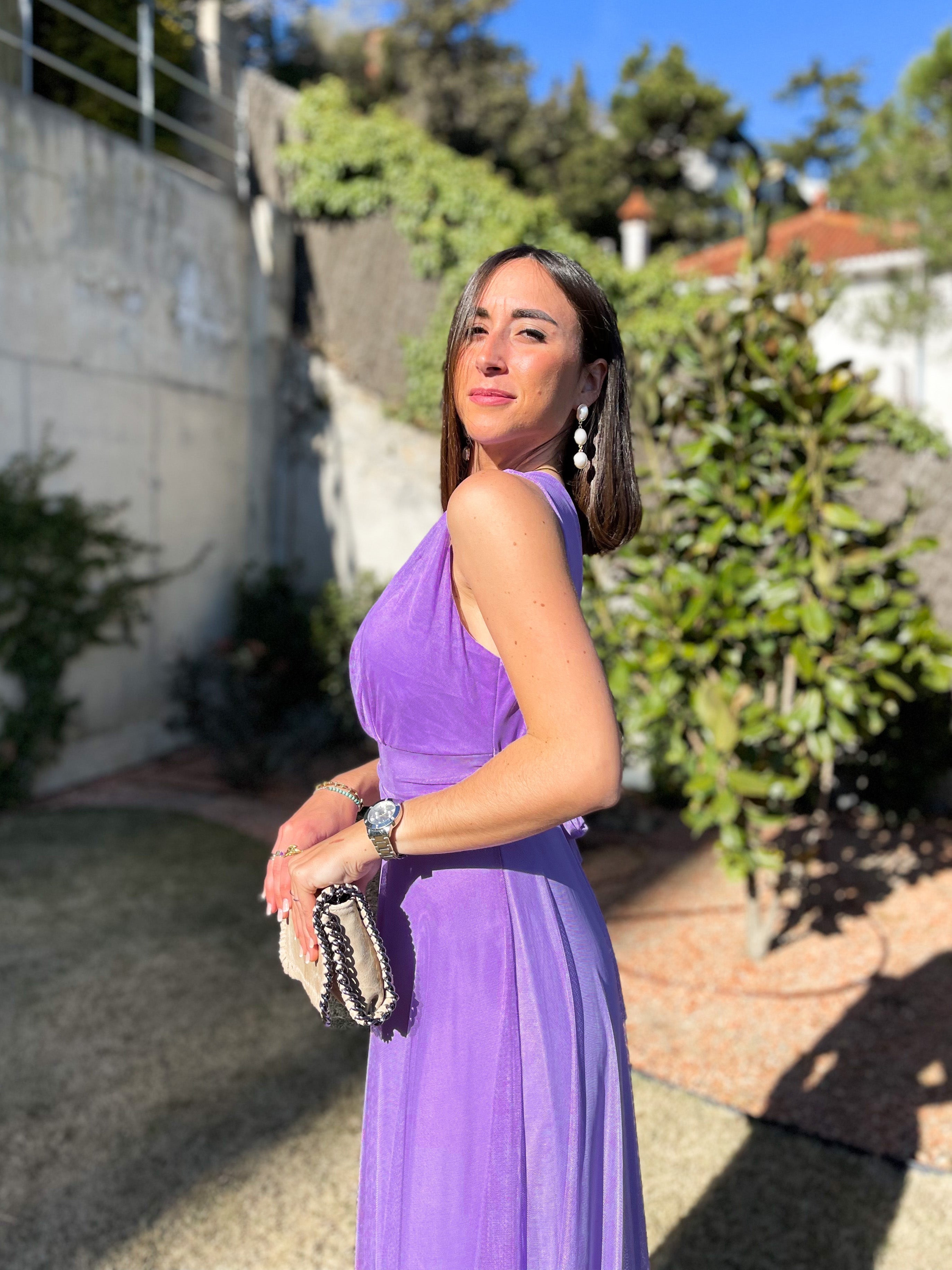 Abito in tulle lilla con scollo a V