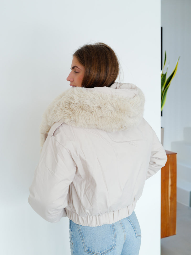 Chaqueta bomber pelo beige