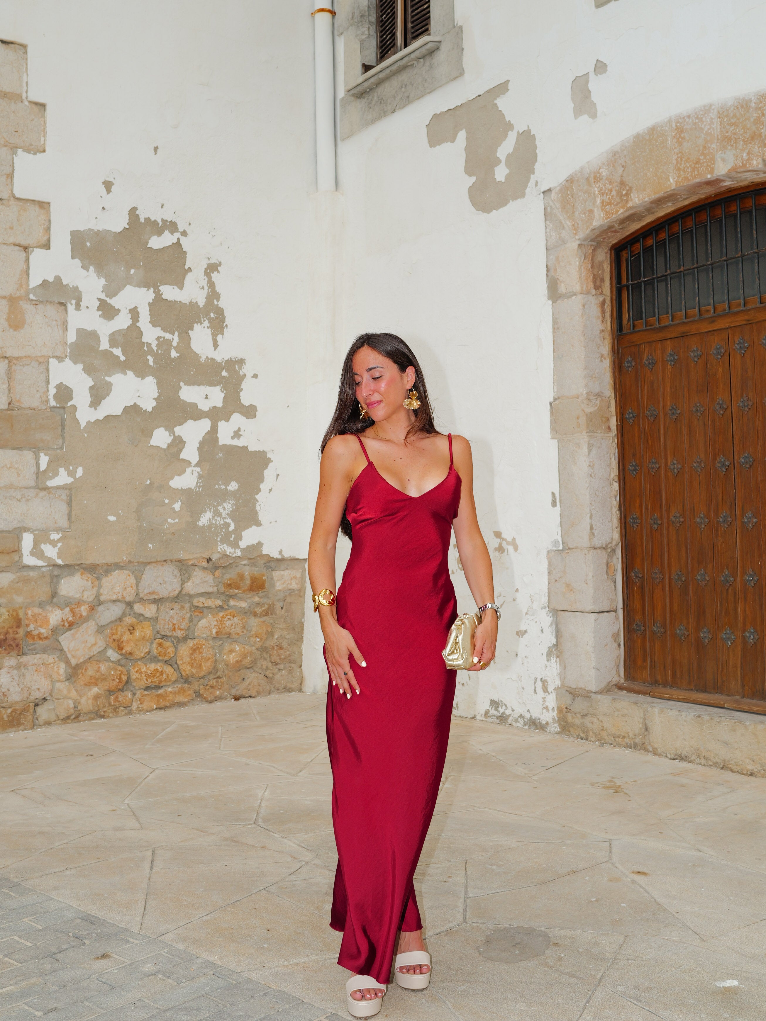 Abito in raso bordeaux con spalline bordeaux