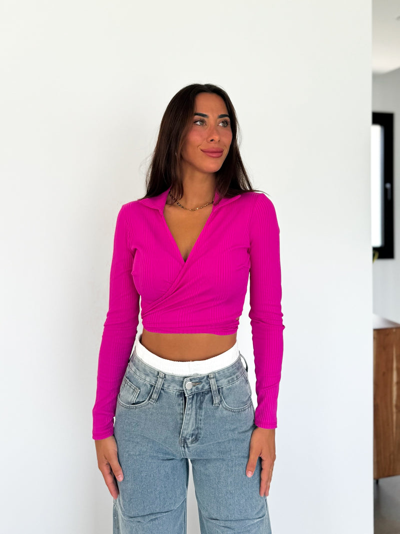 Top a coste con scollo a V color fucsia