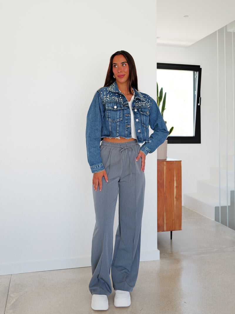 Giacca crop in denim con borchie