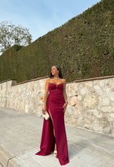 Abito con coppe di strass bordeaux