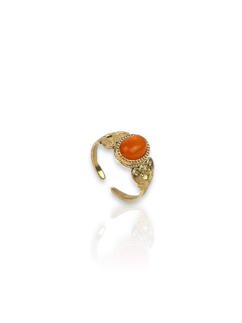 Anello con pietra arancione dorata