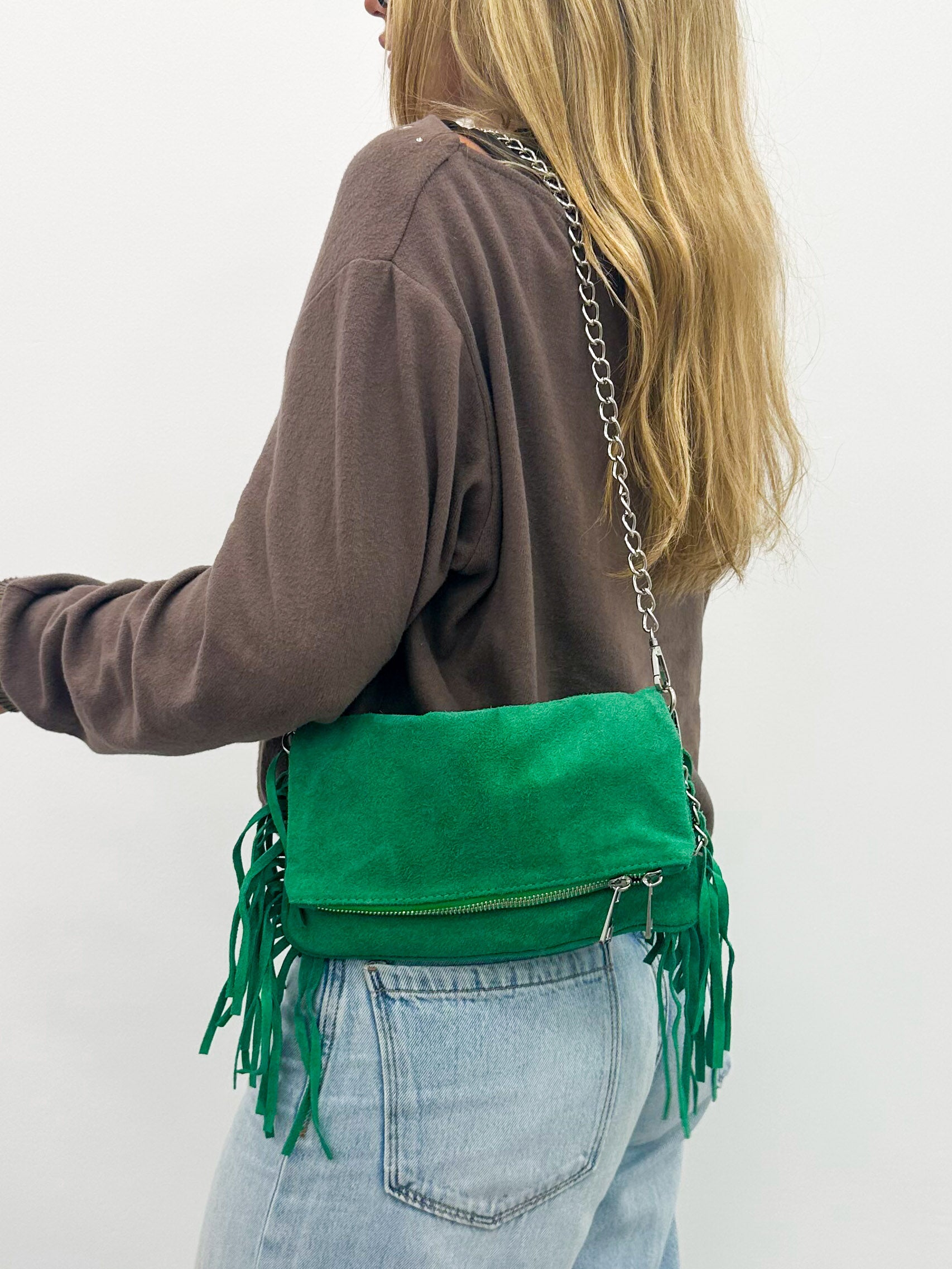 Borsa in pelle scamosciata verde con frange