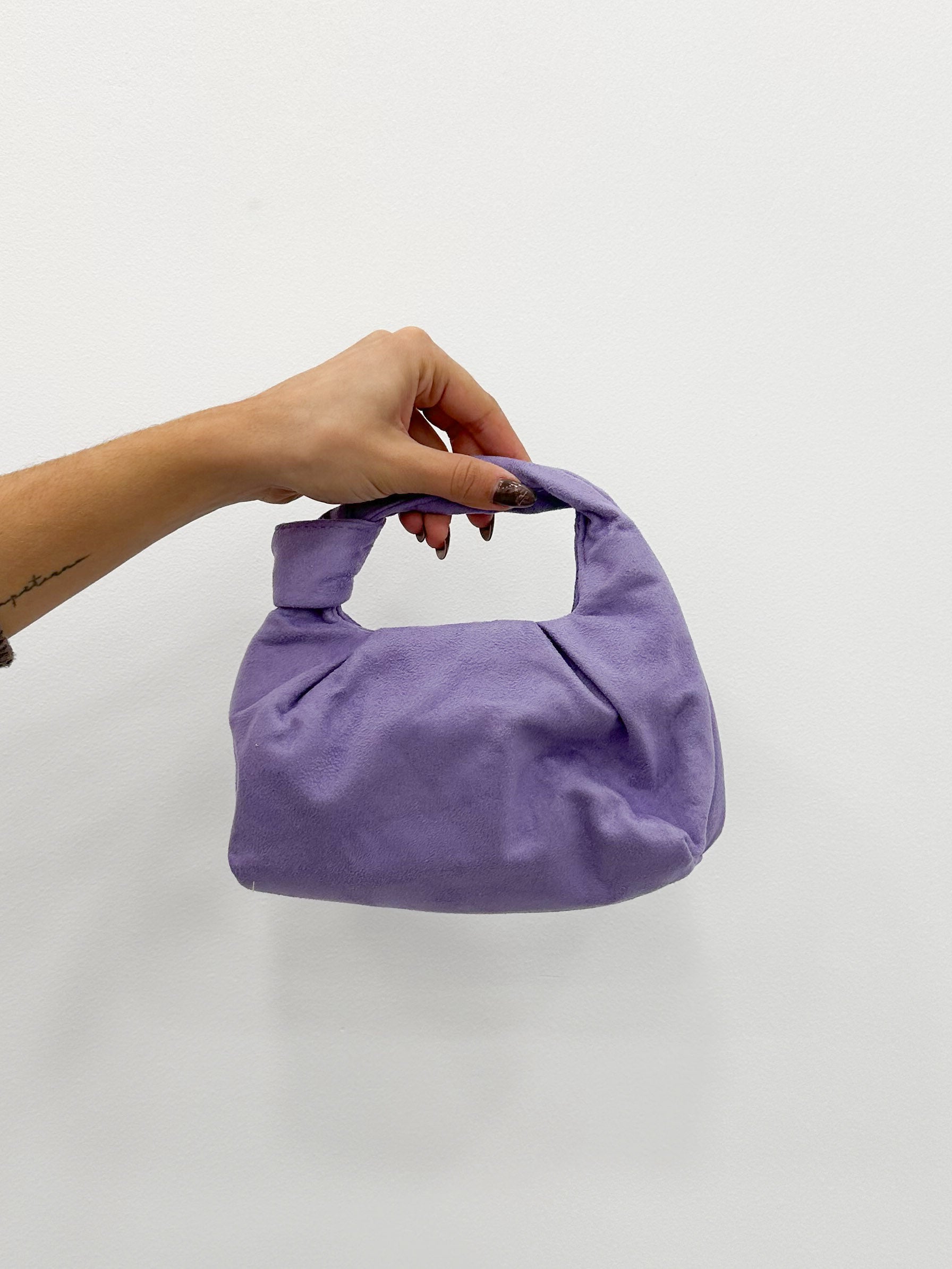 Pochette con nodo in camoscio lilla