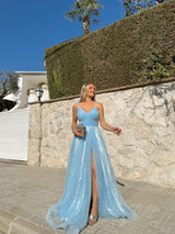 Abito con scollo a V e spalline in tulle blu