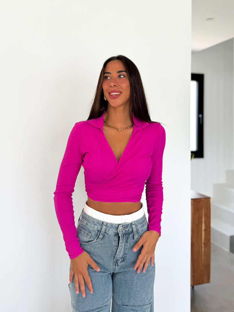 Top a coste con scollo a V color fucsia