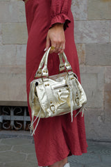 Borsa con fibbie in pelle glitterata oro