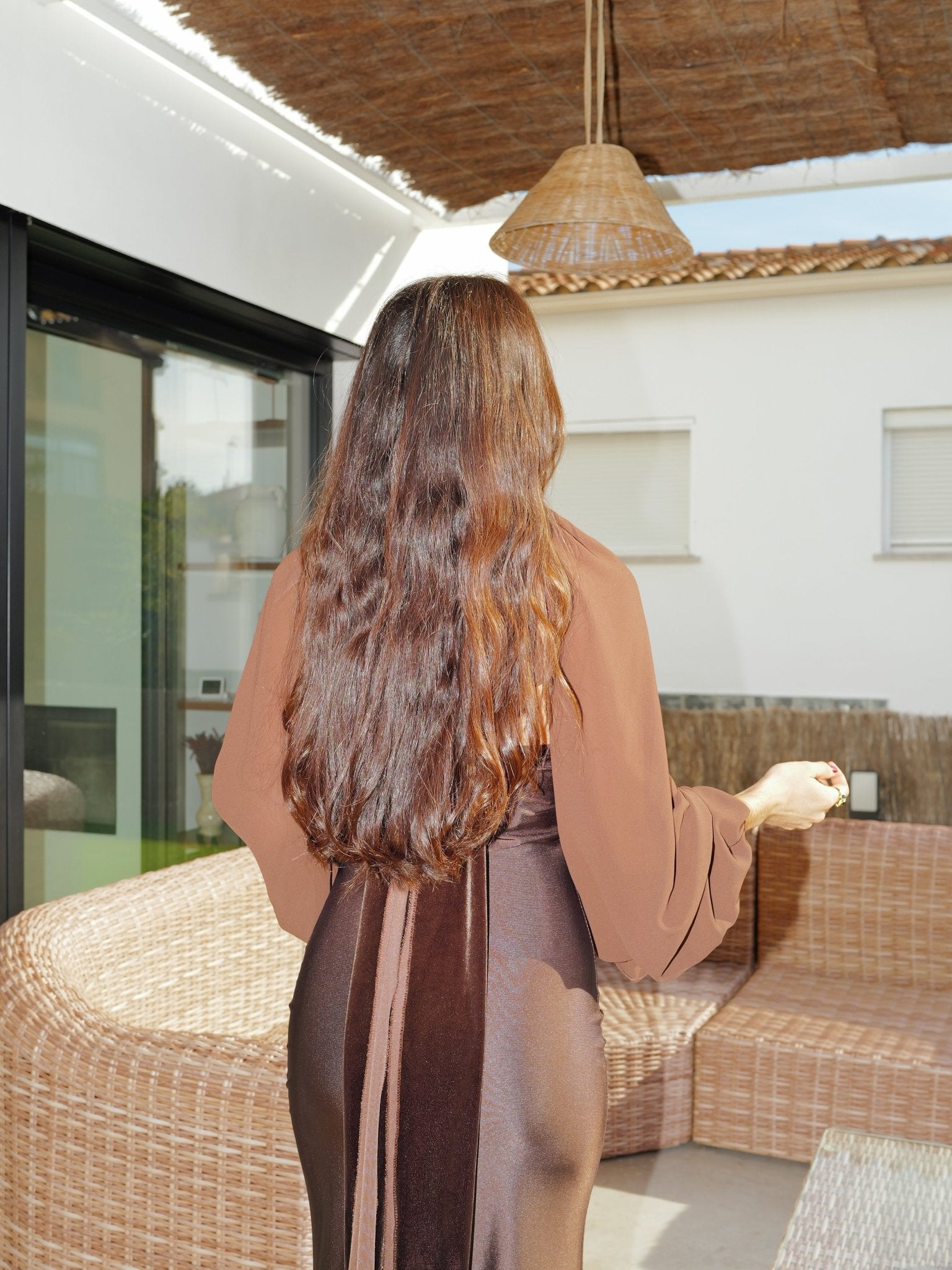 Scialle con maniche a mantella e fiocco color cioccolato - Sorellas The Brand Barcelona S.L